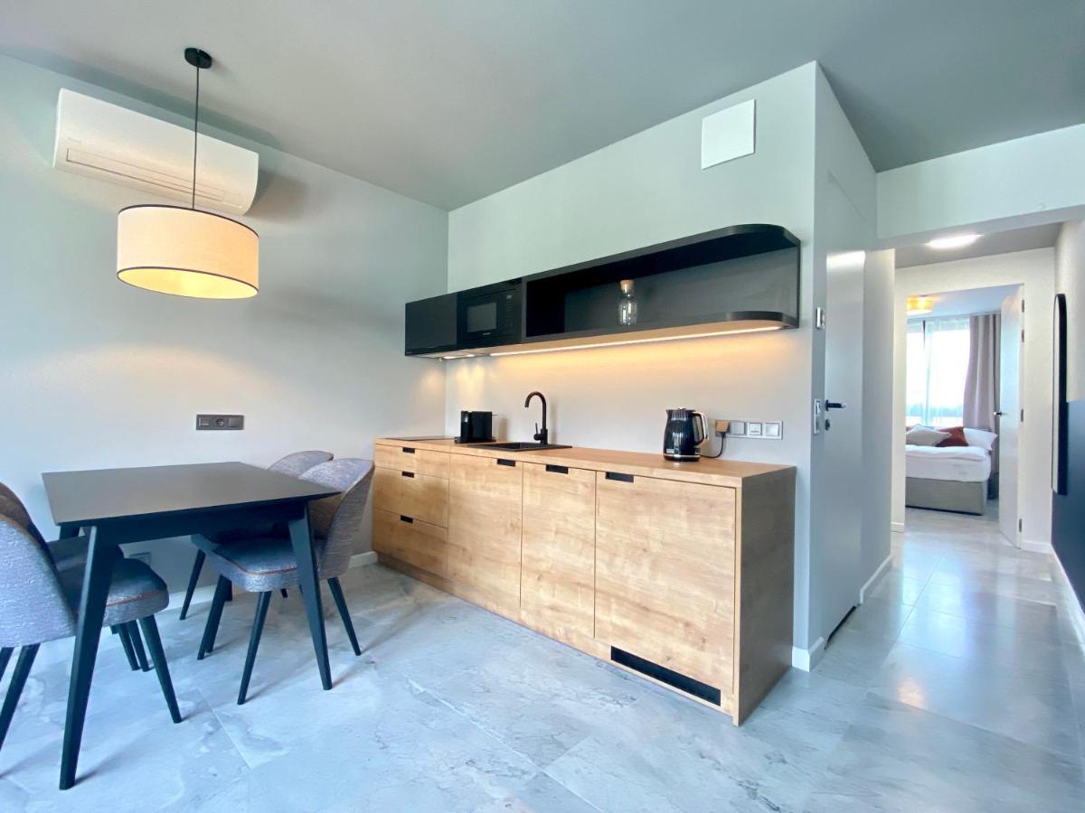 H11 Aparthotel Krasków Εξωτερικό φωτογραφία A kitchen in a hotel