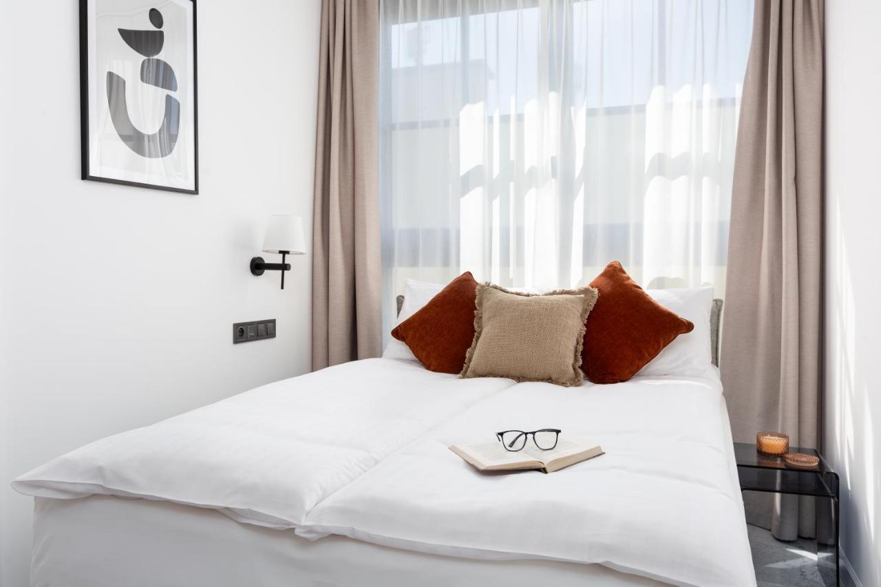 H11 Aparthotel Krasków Εξωτερικό φωτογραφία A bedroom