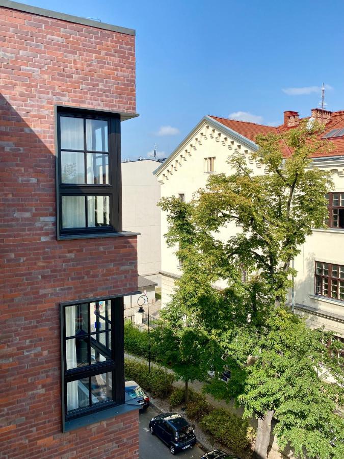 H11 Aparthotel Krasków Εξωτερικό φωτογραφία The house of the artist in Berlin