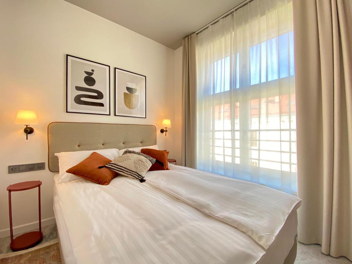 H11 Aparthotel Krasków Εξωτερικό φωτογραφία A bedroom