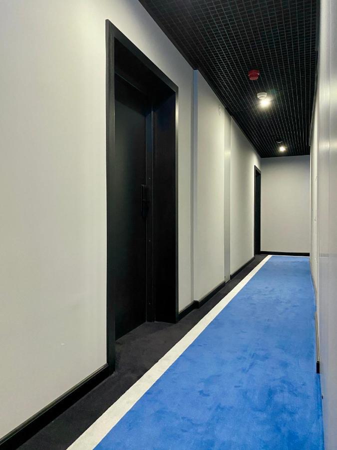 H11 Aparthotel Krasków Εξωτερικό φωτογραφία A carpet in a hotel