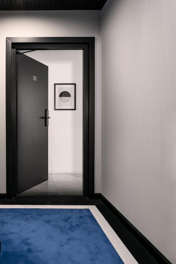H11 Aparthotel Krasków Εξωτερικό φωτογραφία A door opening