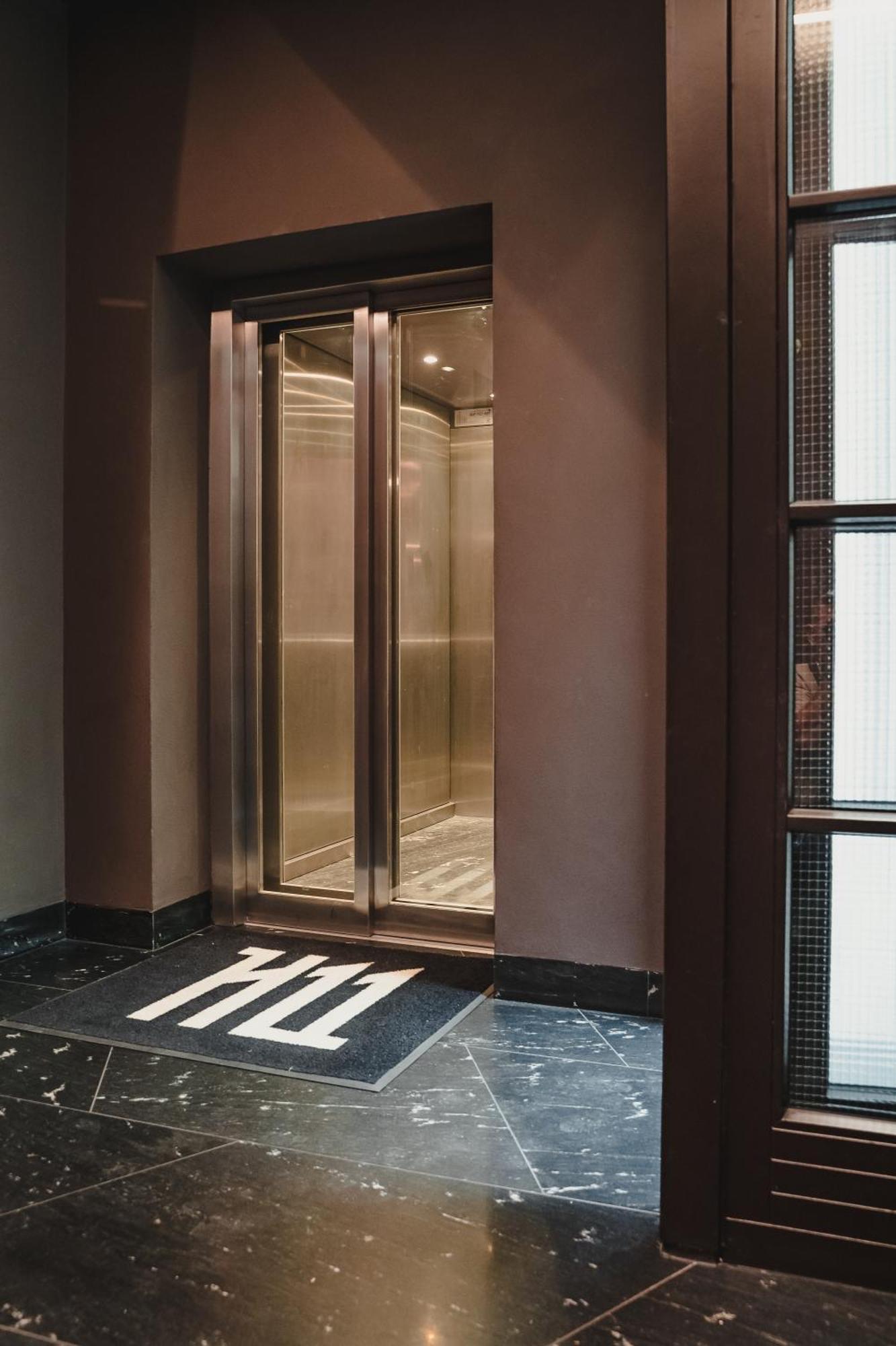 H11 Aparthotel Krasków Εξωτερικό φωτογραφία A residential elevator